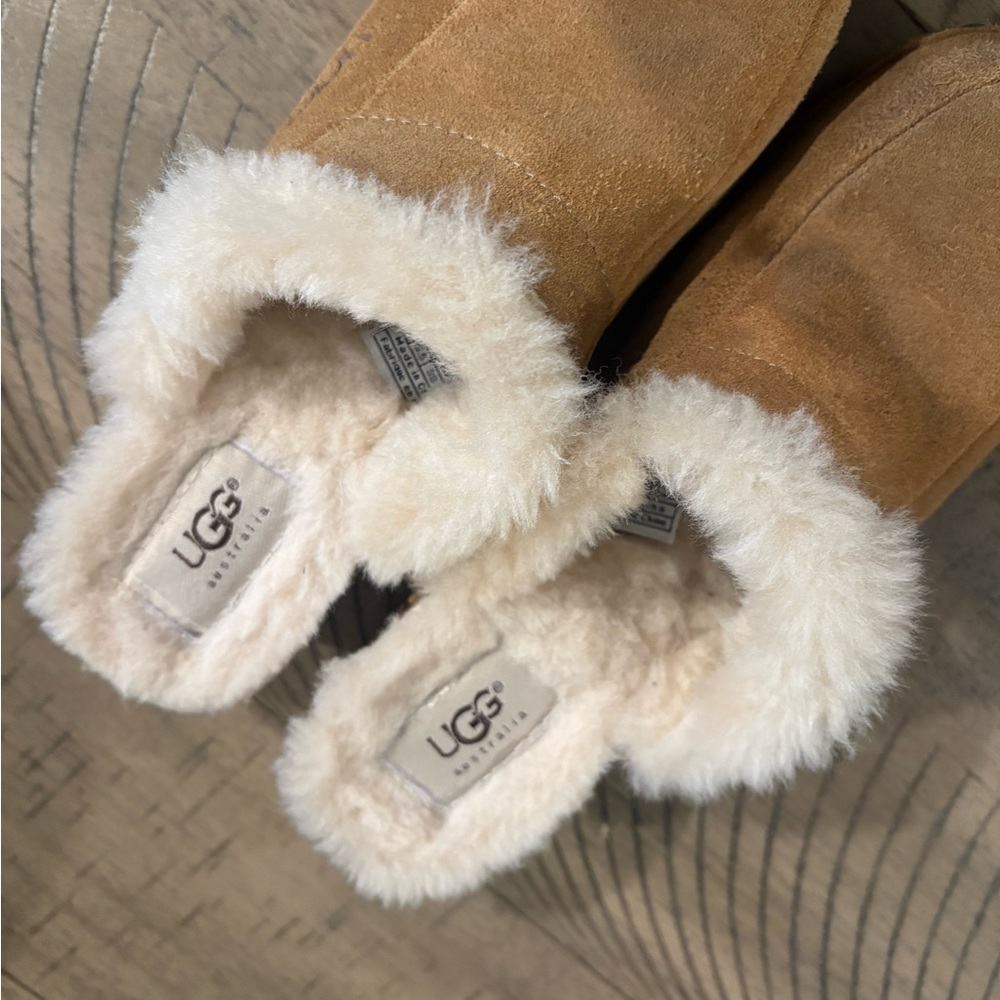Ugg Australia Sherpa Lined Kalie Chestnut Suede Studded Clogs w/ Wooden Heel - Picture 3 of 10